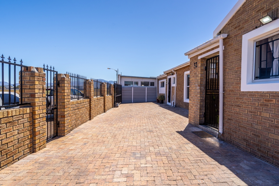 5 Bedroom Property for Sale in Ottery Western Cape